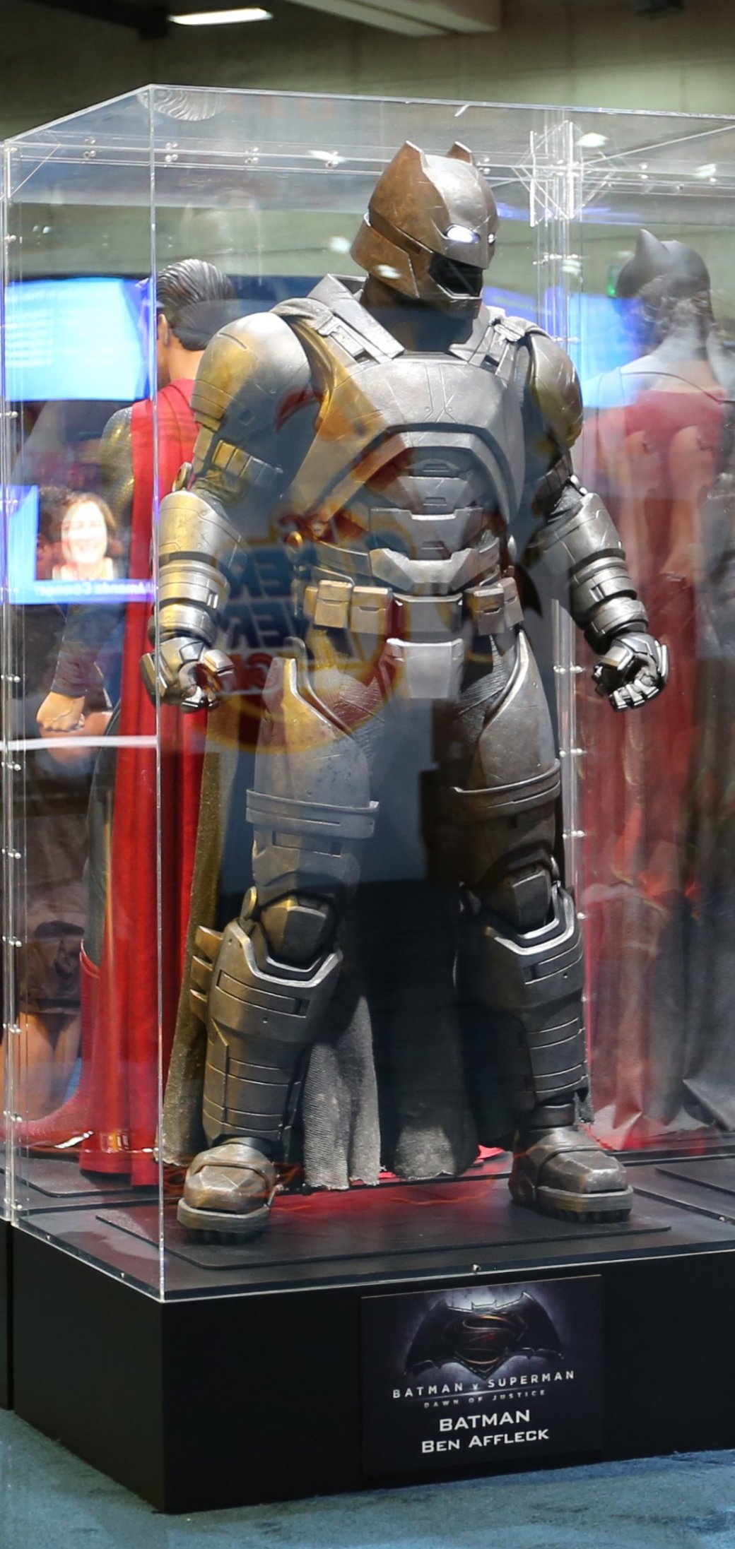 Костюмы, гаджеты и фигурки Бэтмена на Comic-Con 2015 - Изображение 19 Костюмы, гаджеты и фигурки Бэтмена на Comic-Con 2015 - Изображение 19