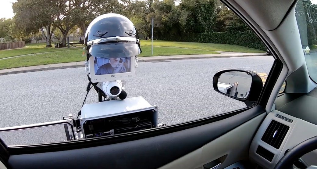 Робокоп курильщика: в Калифорнии создали робота-полицейского для проверки документов